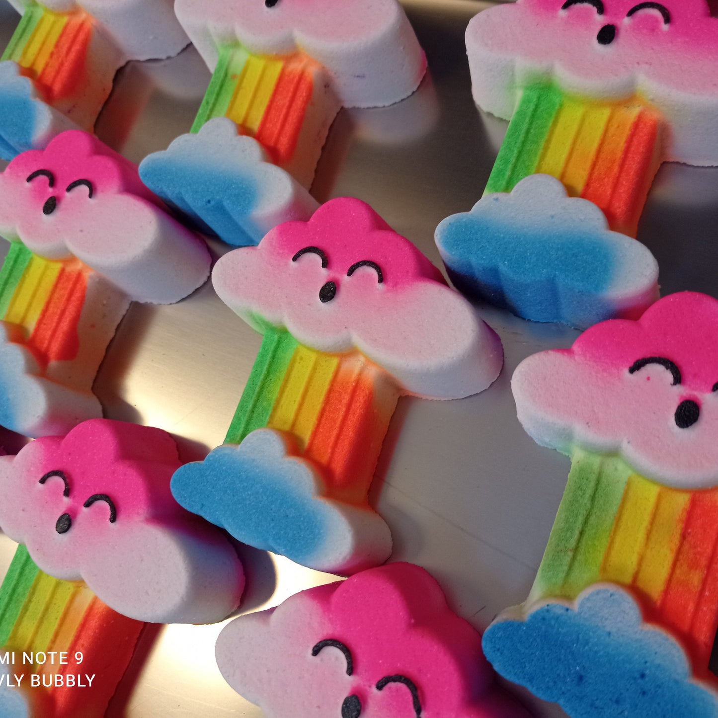 Mirror Cloud Bath Bomb – Smiley Face