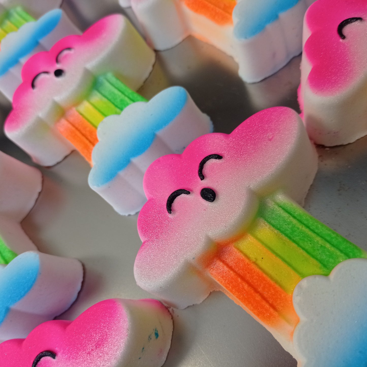 Mirror Cloud Bath Bomb – Smiley Face