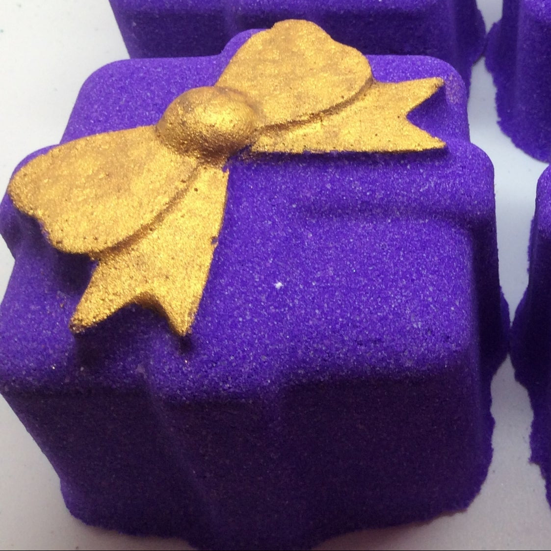 Amethyst Present Bath Bomb