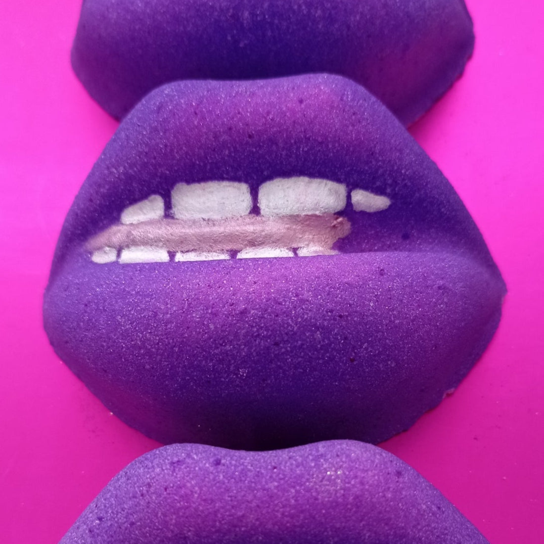 Good Girl Lips Bath Bomb