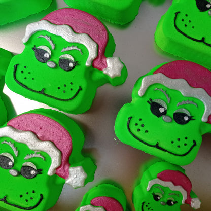 💚🎄 Christmas Grouch Bath Bomb – Strawberry & Lime Fragrance