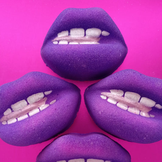 Good Girl Lips Bath Bomb